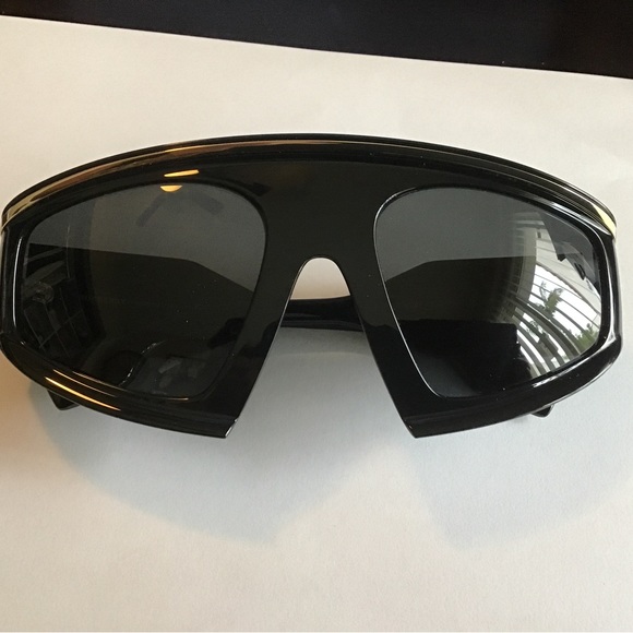 New Burberry Brooke BE4353 Black Shield sunglasses. No case - Picture 5 of 14